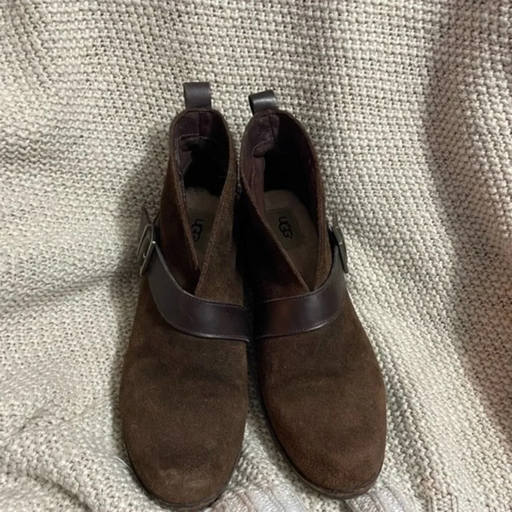 UGG gorgeous barely